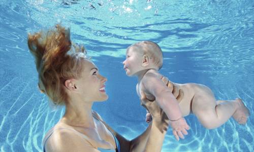 Máme stále volná místa v kurzech kojeneckého a batolecího plavání